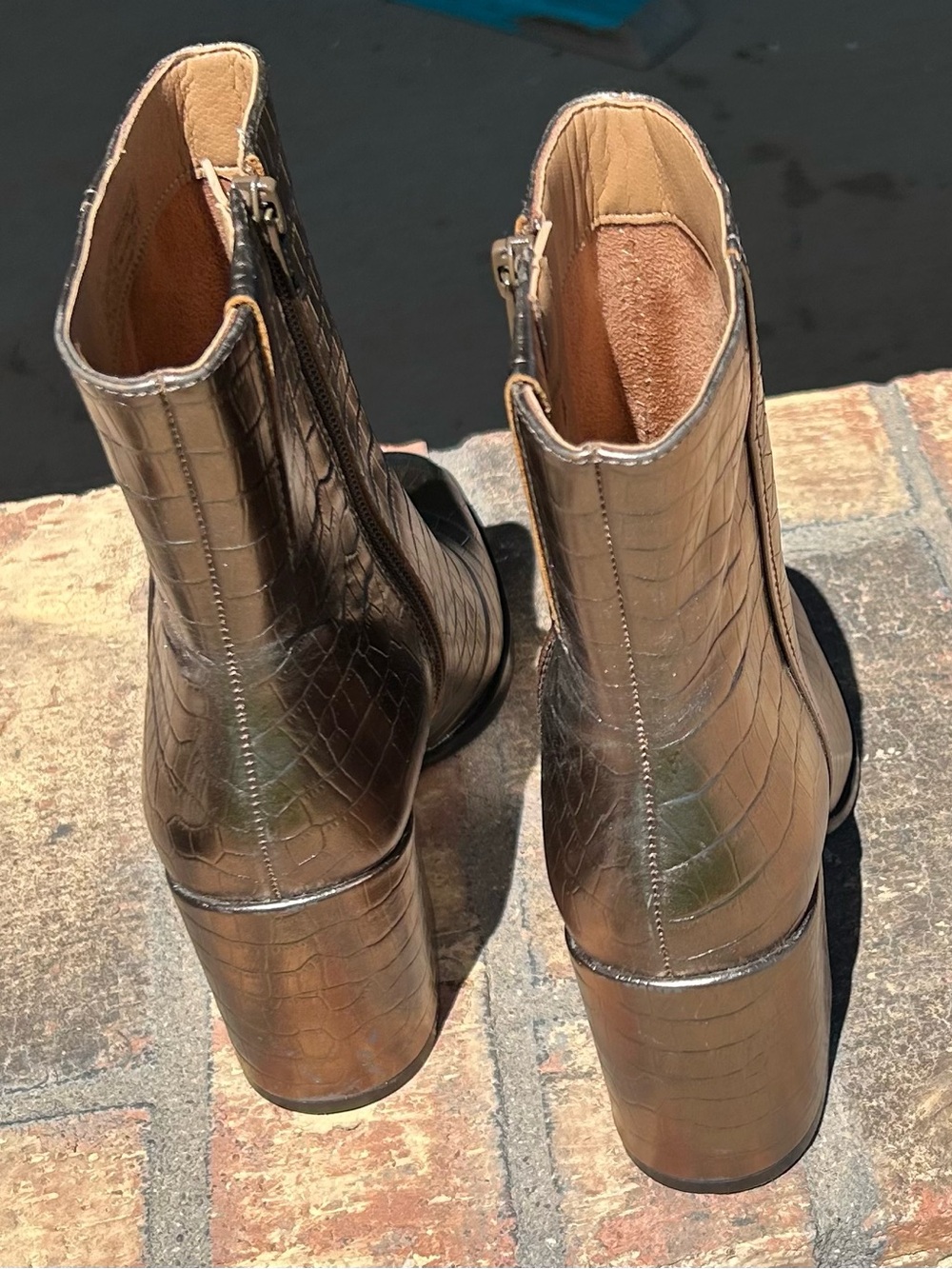 Vionic Metallic Croc-Embossed Ankle Boots - Gold Like NEW Size 6.5 - Picture 8 of 12